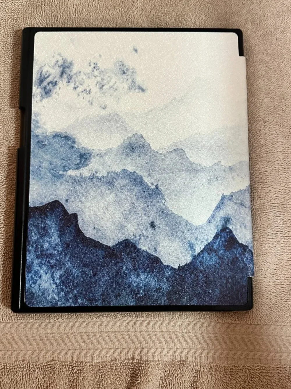 Remarkable 2 Hardcover case- slightly used - Mountain theme
